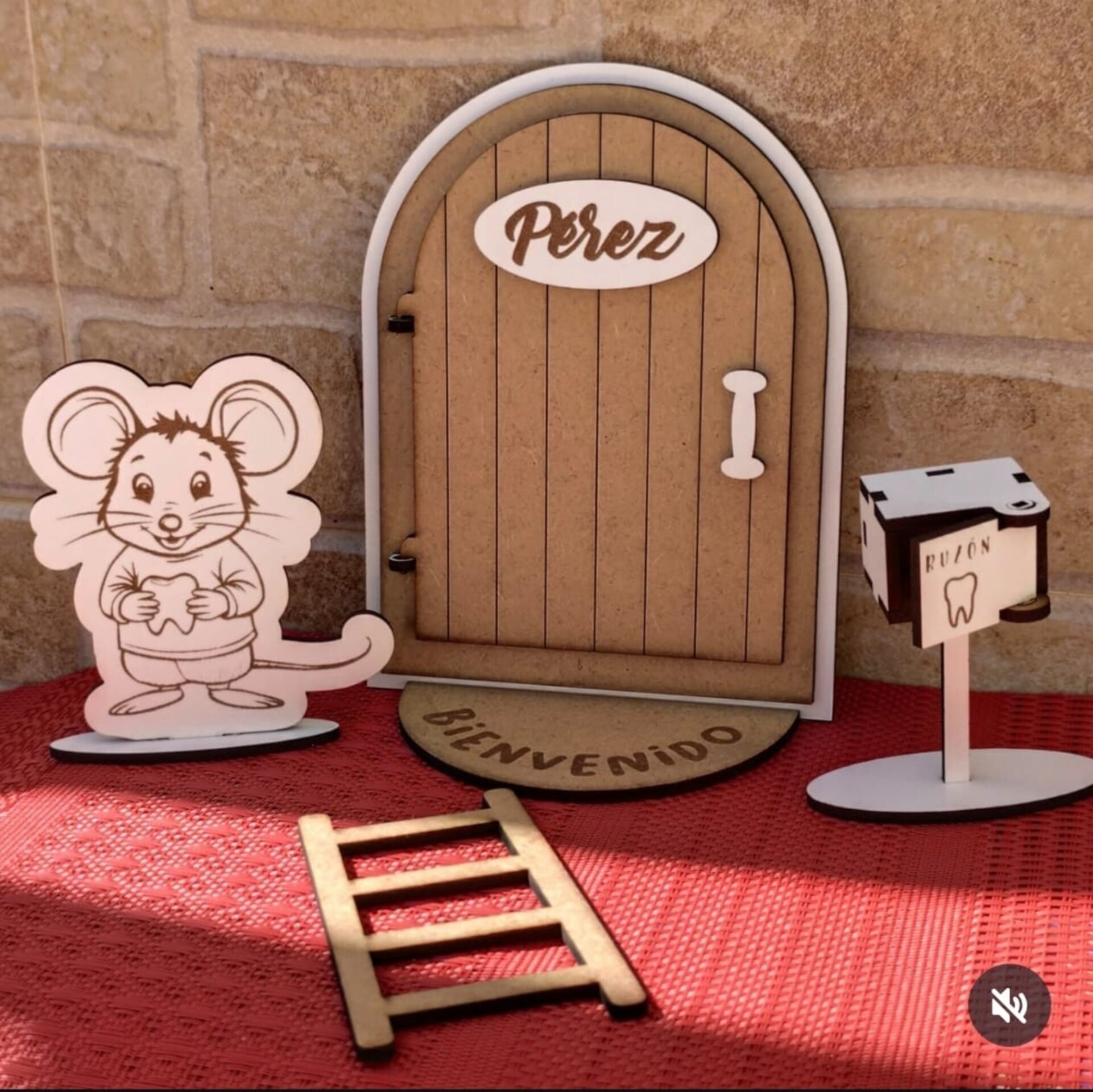 Puerta Ratón Pérez en madera con buzón y accesorios - 3