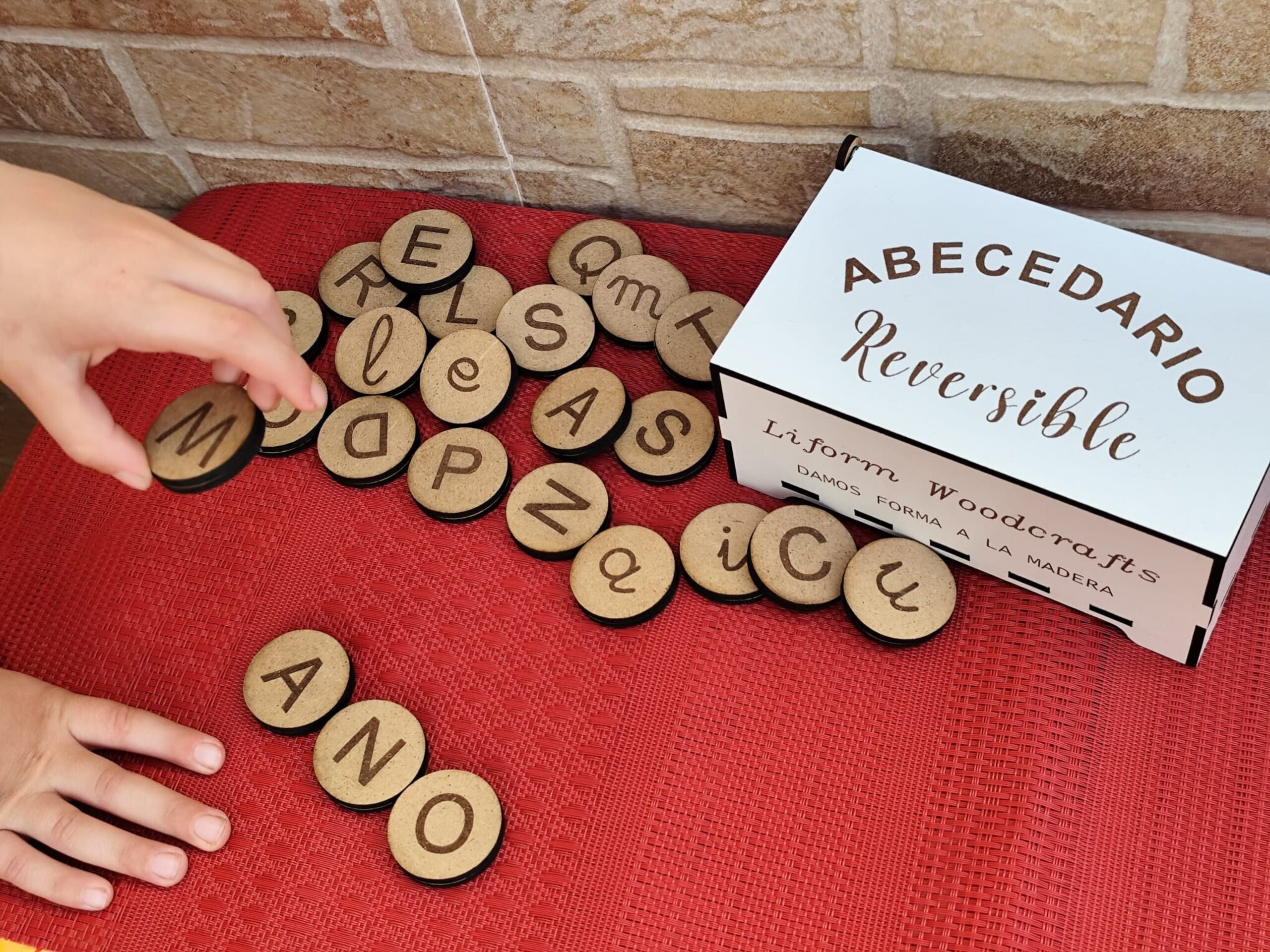 Abecedario reversible Montessori en madera con fichas - 3
