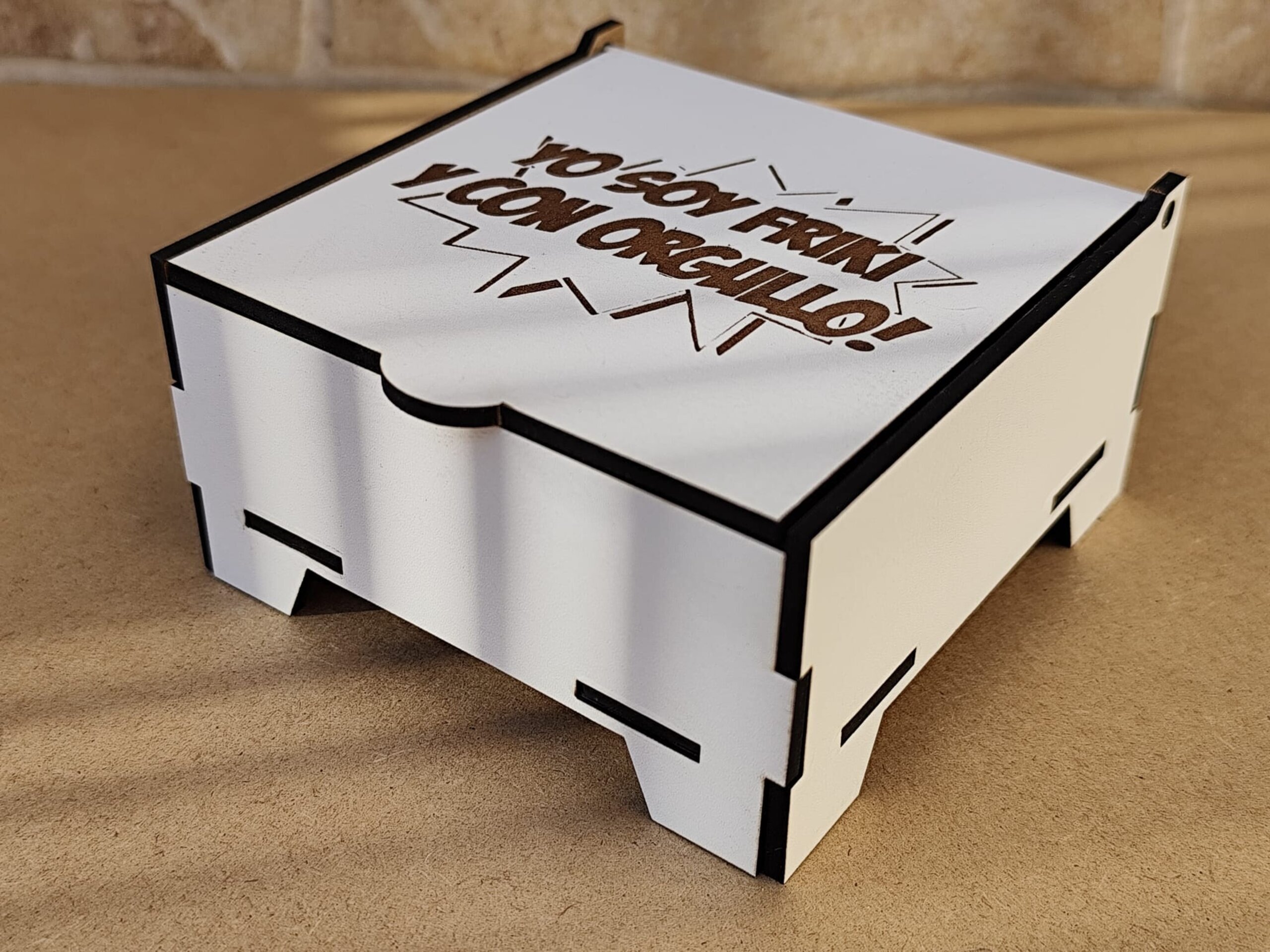 Set de posavasos frikis en madera con caja grabada - 3