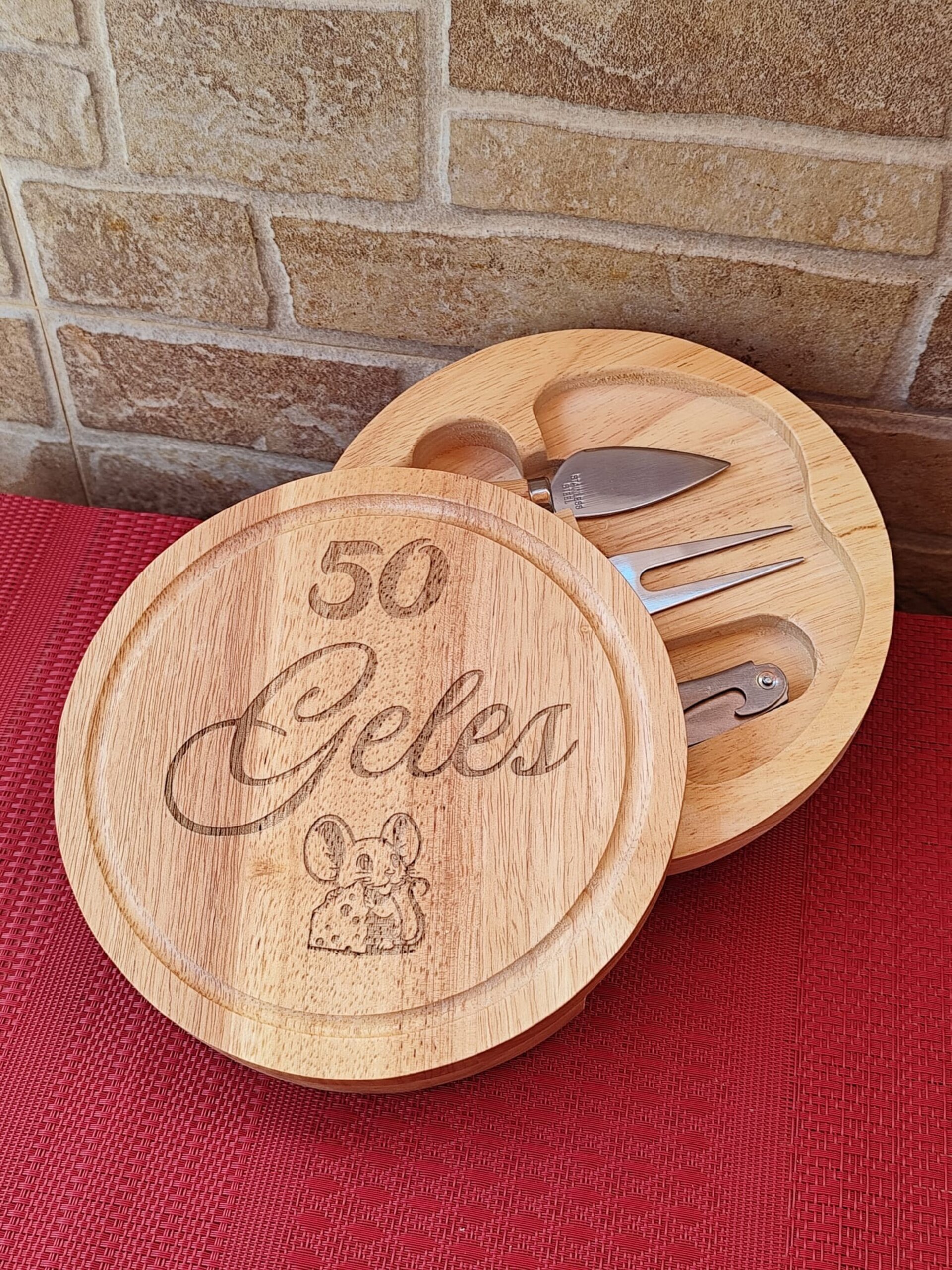Tabla de quesos de madera personalizada con accesorios - 4