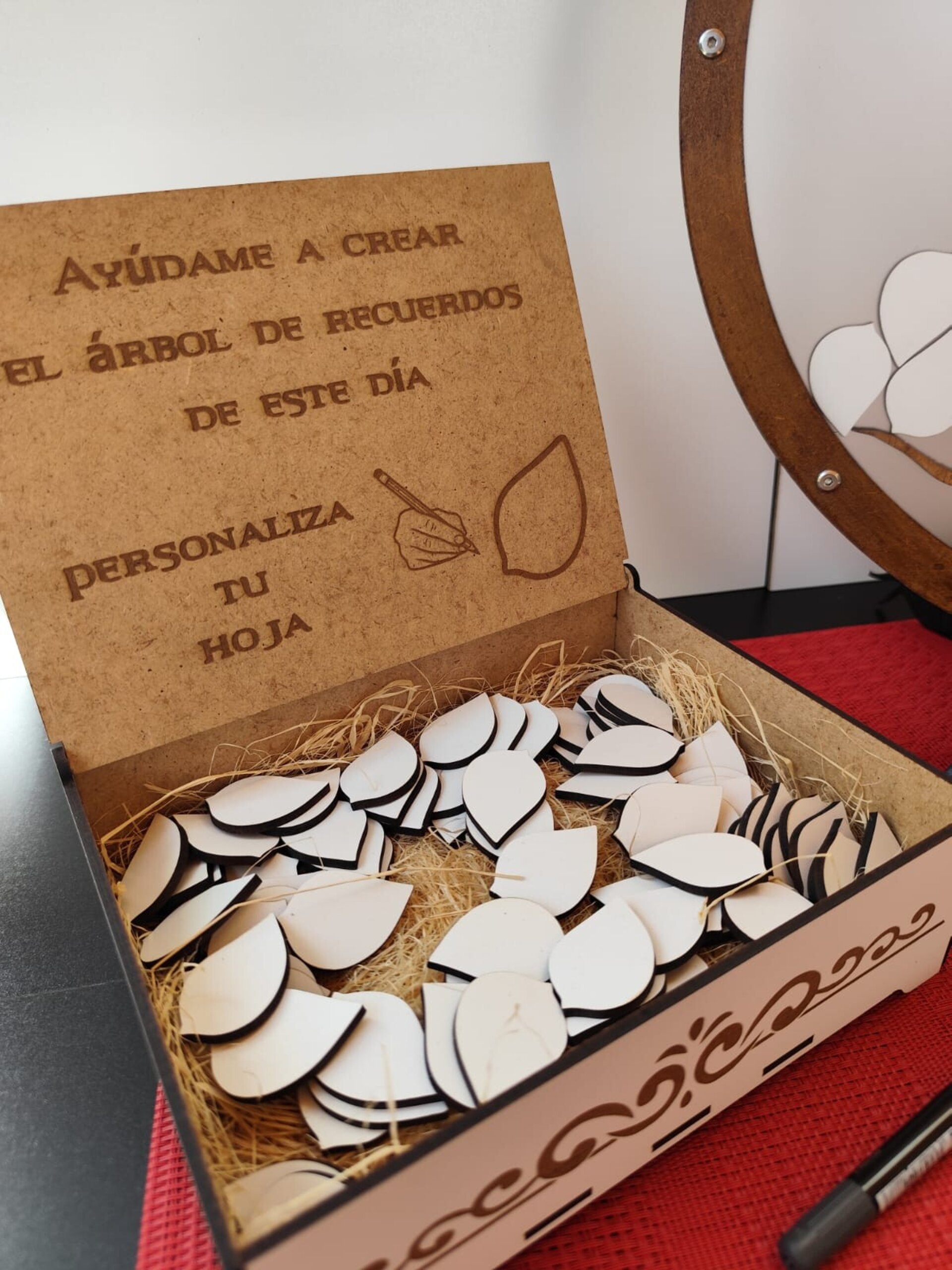 Árbol de huellas de madera personalizado para eventos - 2