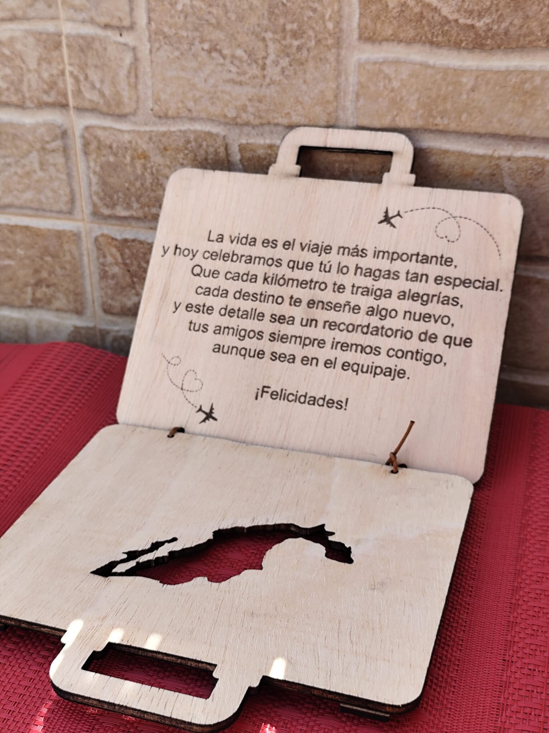 Maleta de madera personalizada para regalo de viaje - 1