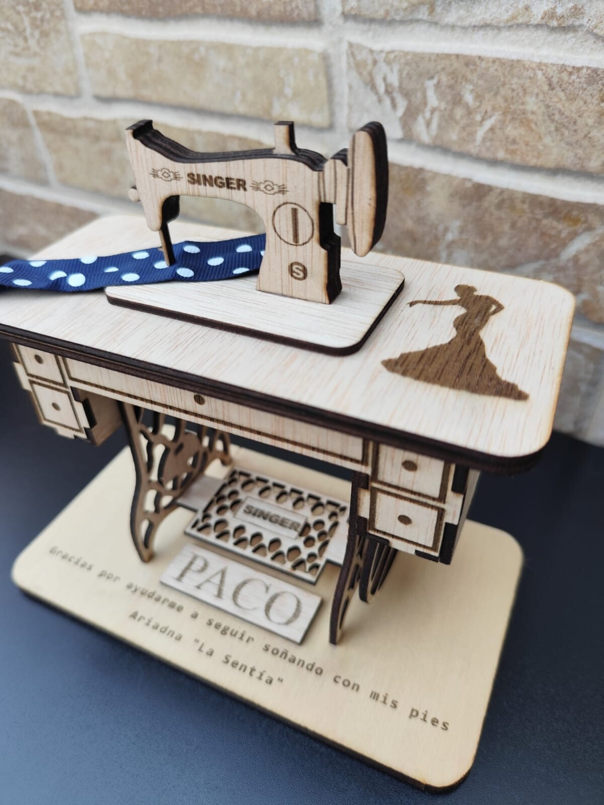 Máquina de Coser en Madera Personalizada - 3