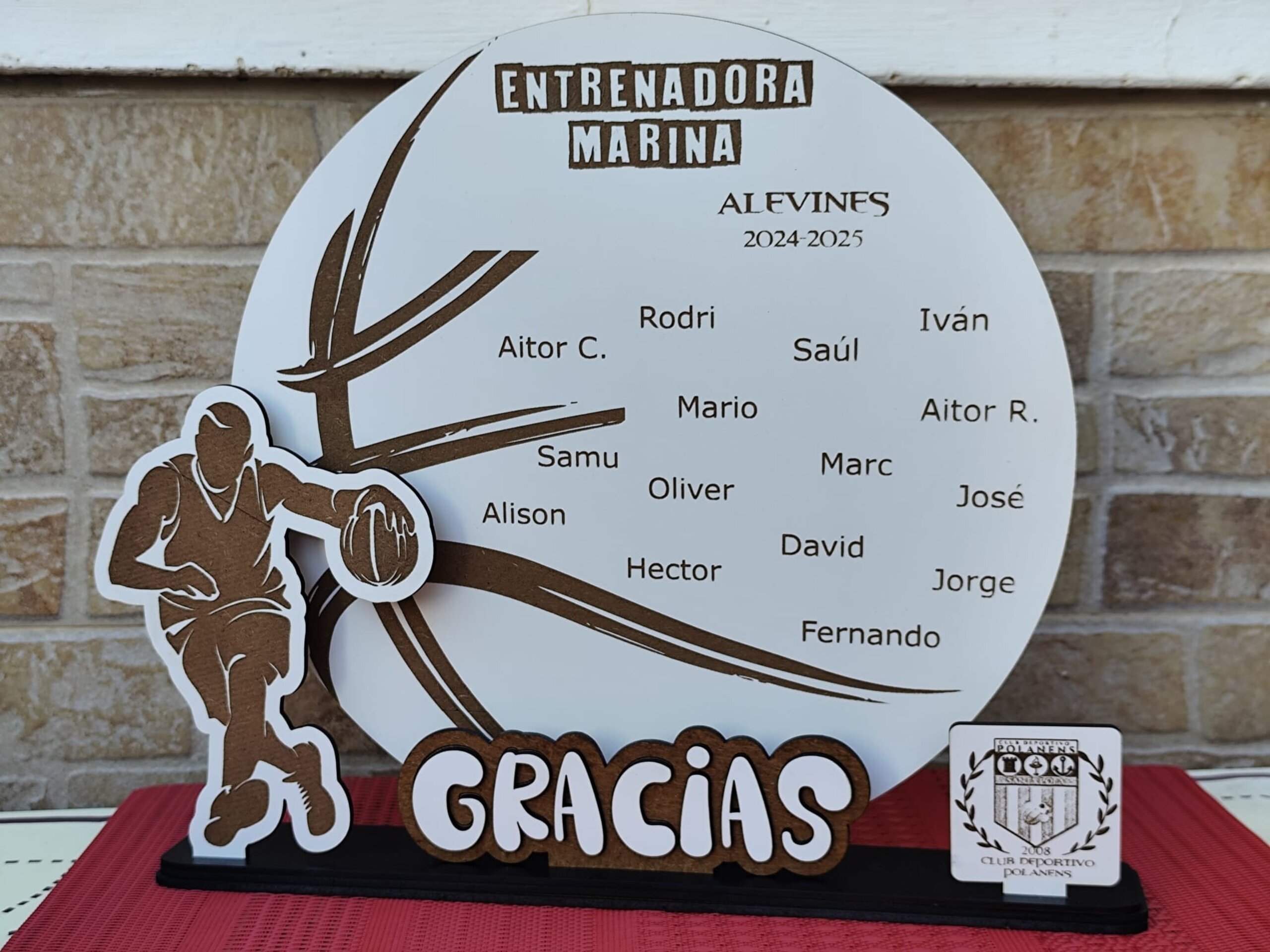 Detalle personalizado para entrenador de equipo deportivo en madera - 3