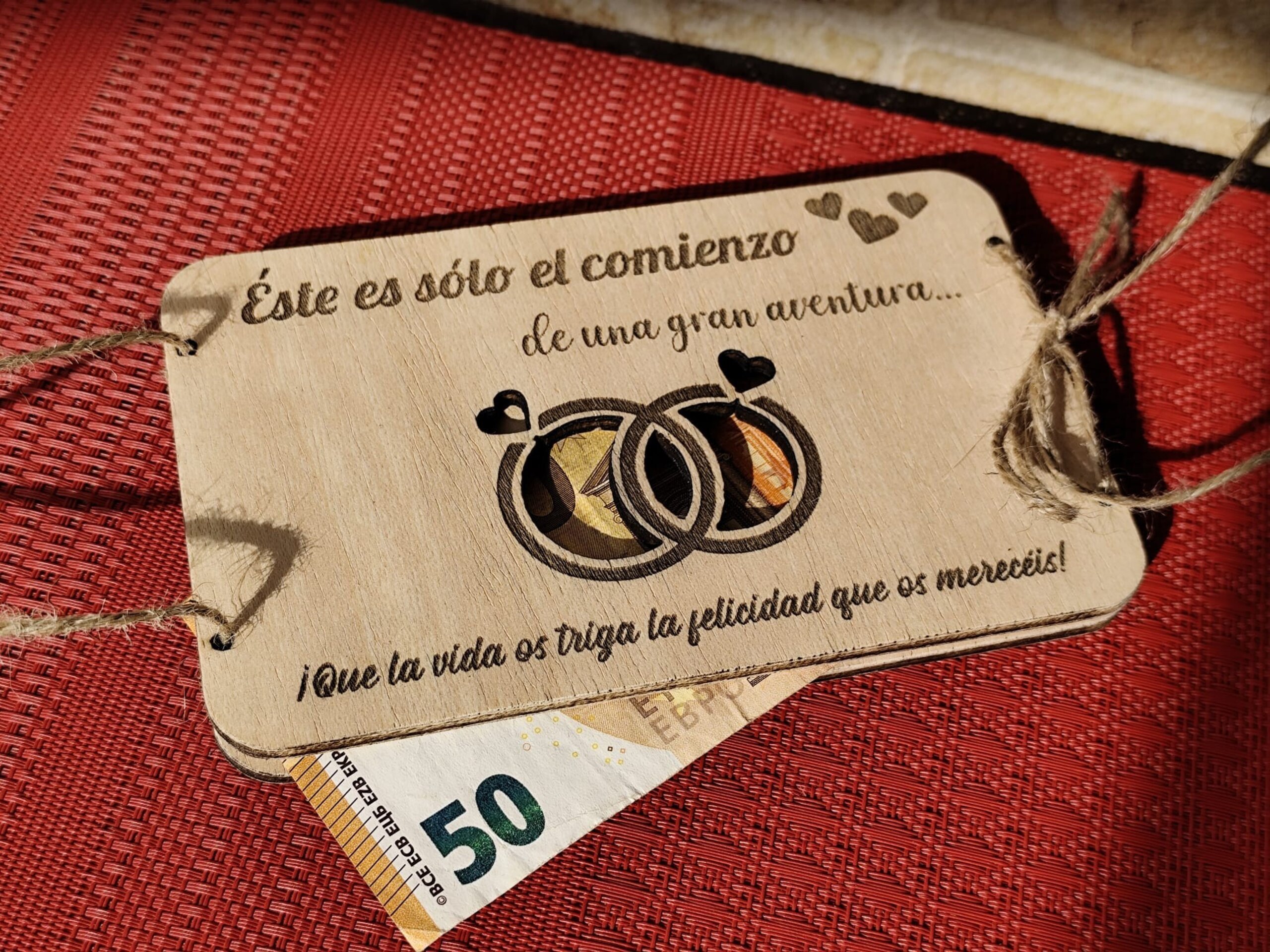 Sobre de madera personalizado para regalo de boda - 1