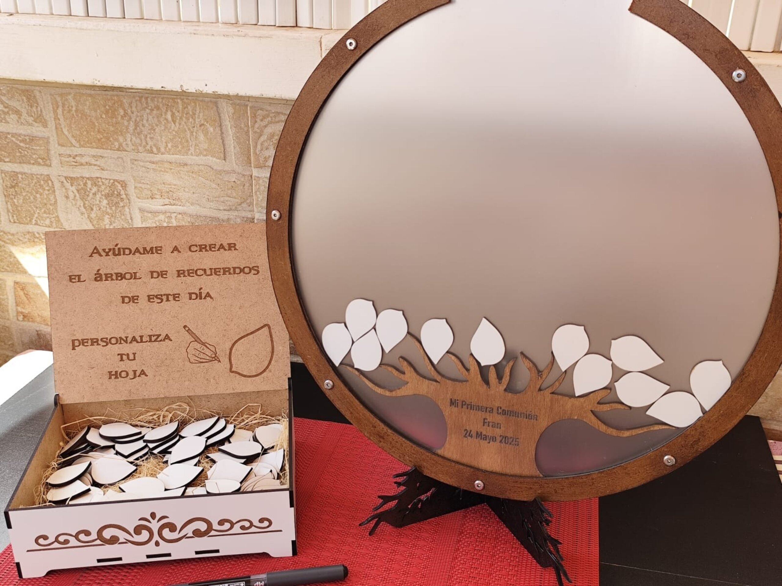 Árbol de huellas de madera personalizado para eventos - 3